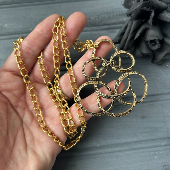 Gold Metal Necklace w Pendant - Picture 6 of 10